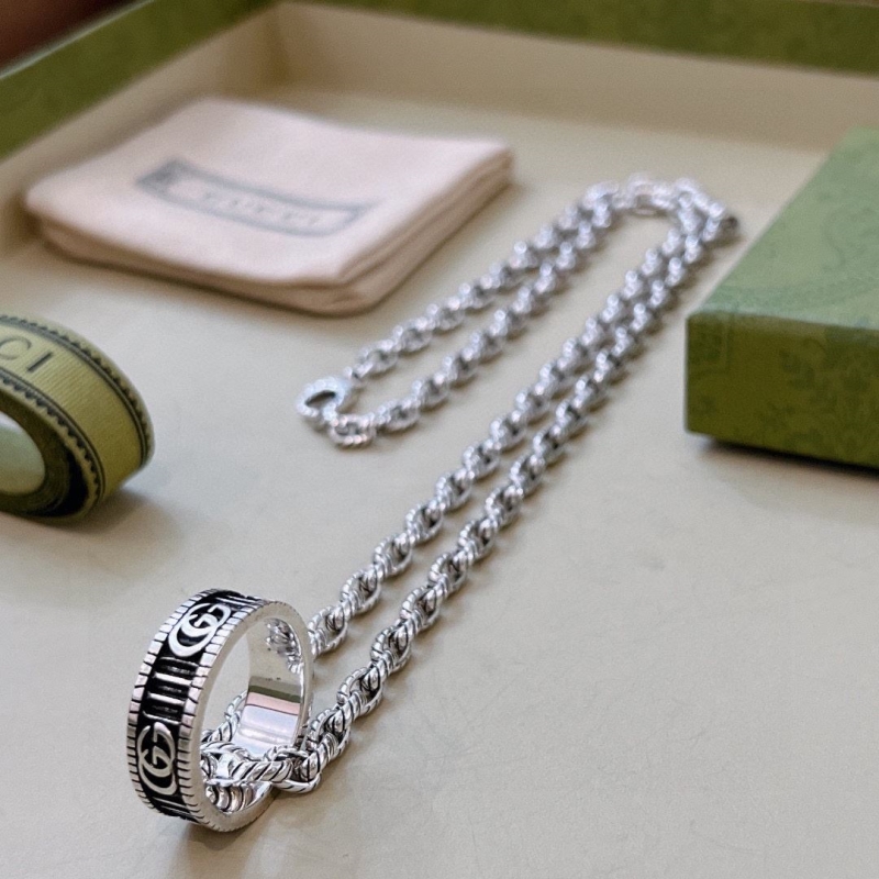 G*u*i necklaces